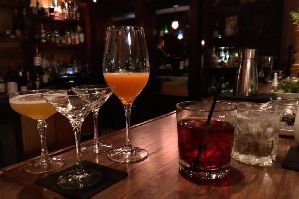 Verrerie cocktail accessoires bar : guide et sélection